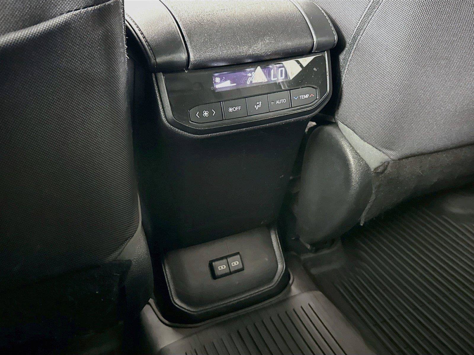 Used 2023 Toyota Highlander L FWD image 32