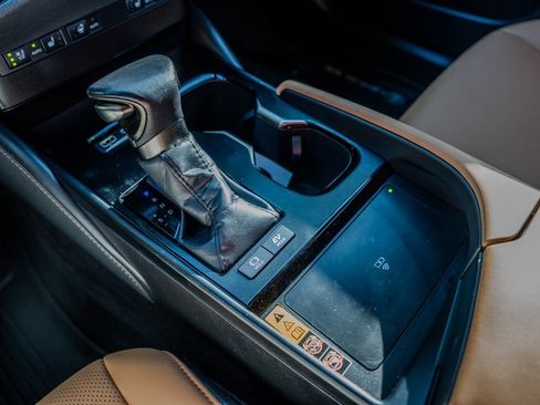 Used 2024 Lexus ES 300h w/ Premium Package FWD image 22