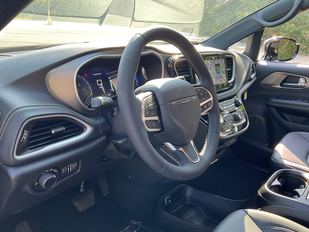 New 2027 Chrysler Pacifica Select FWD image 10