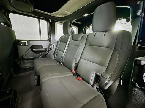 Used 2019 Jeep Wrangler Unlimited Sport S image 26