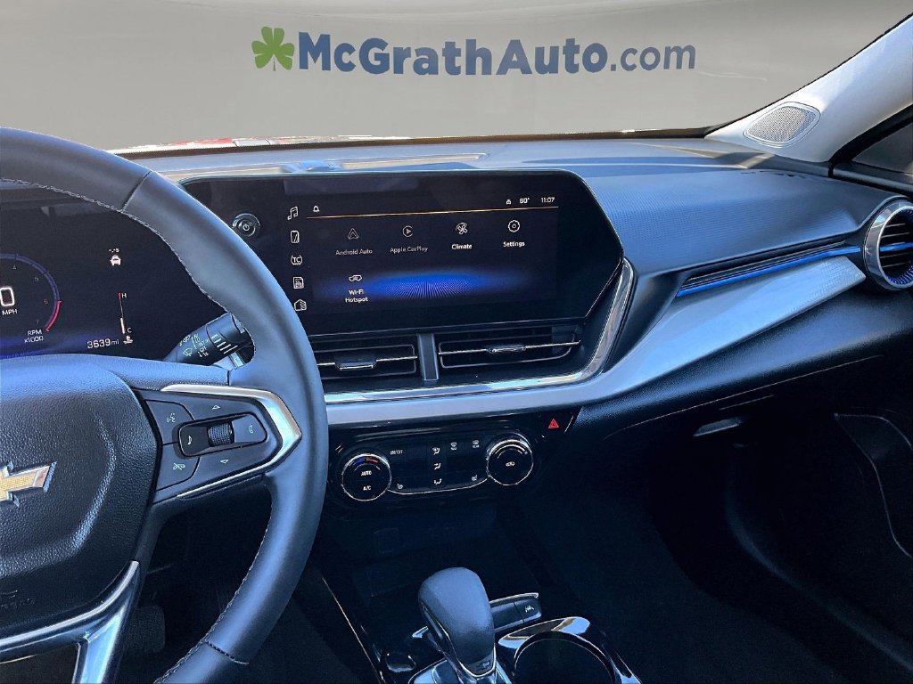 Used 2025 Chevrolet Trax LT FWD image 11
