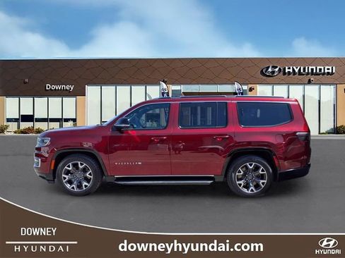Used 2024 Jeep Wagoneer Series III AWD/4WD image 4