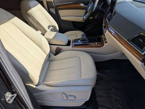 Used 2021 Audi Q5 Premium w/ Convenience Package image 21
