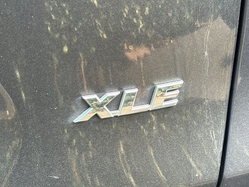 Used 2021 Toyota RAV4 XLE Premium FWD image 7