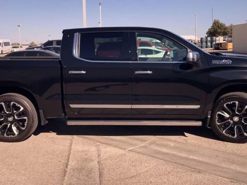 Certified 2025 Chevrolet Silverado 1500 High Country AWD/4WD image 9