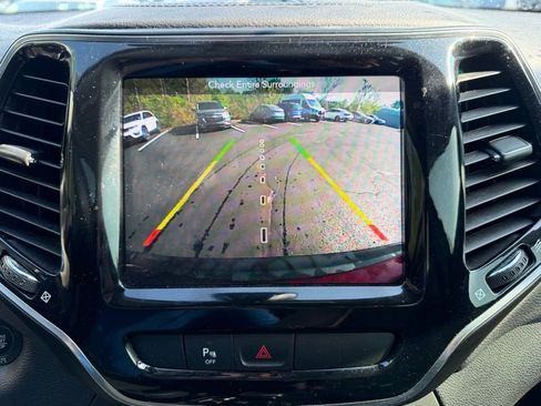 Used 2019 Jeep Cherokee Limited AWD/4WD image 15