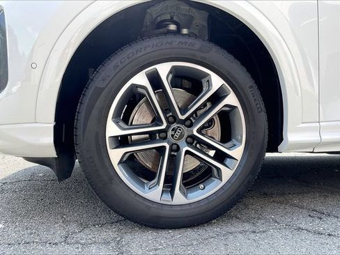 Certified 2025 Audi Q5 Premium w/ Convenience Package AWD/4WD image 11