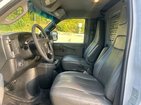 Used 2017 Chevrolet Express 2500 image 17