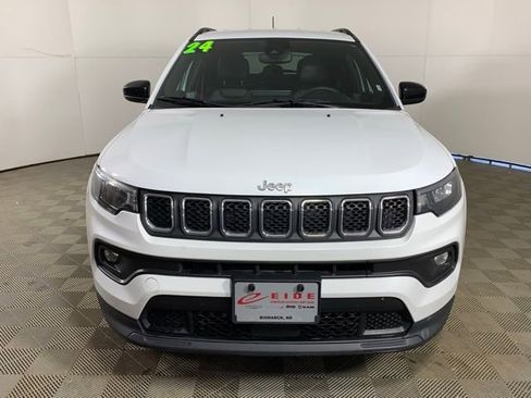 Used 2024 Jeep Compass Latitude AWD/4WD image 2