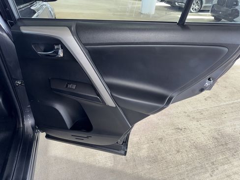 Used 2018 Toyota RAV4 XLE image 10