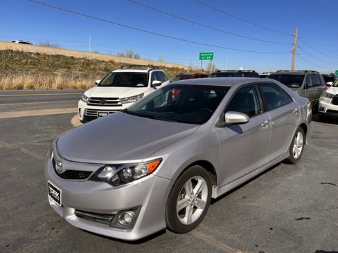 Used 2012 Toyota Camry SE image 2
