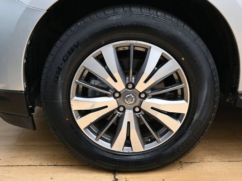 Used 2020 Nissan Pathfinder SV AWD/4WD image 9