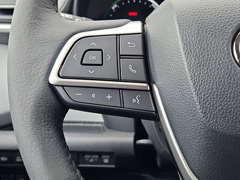 New 2026 Toyota Sienna XLE FWD image 18