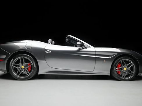 Used 2016 Ferrari California T image 26