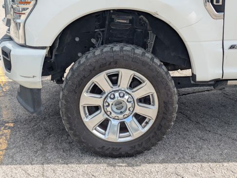 Used 2021 Ford F250 Platinum w/ FX4 Off-Road Package AWD/4WD image 12