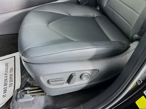 Used 2023 Toyota Highlander XLE image 27