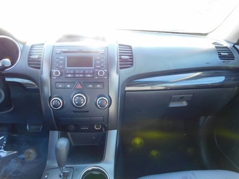 Used 2013 Kia Sorento LX image 8