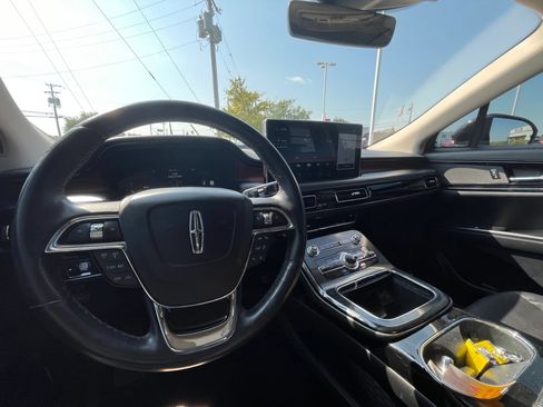 Used 2022 Lincoln Nautilus Reserve FWD image 9