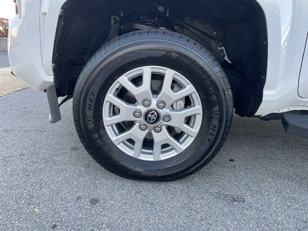 Certified 2025 Toyota Tacoma SR AWD/4WD image 9