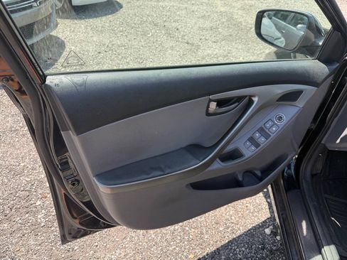 Used 2012 Hyundai Elantra Limited w/ Technology Pkg 5 FWD image 9