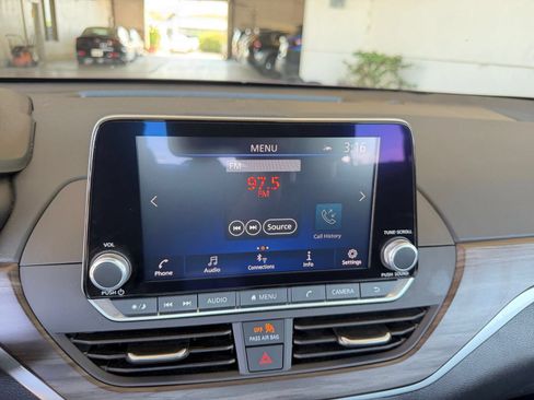 Used 2025 Nissan Altima 2.5 SV FWD image 19