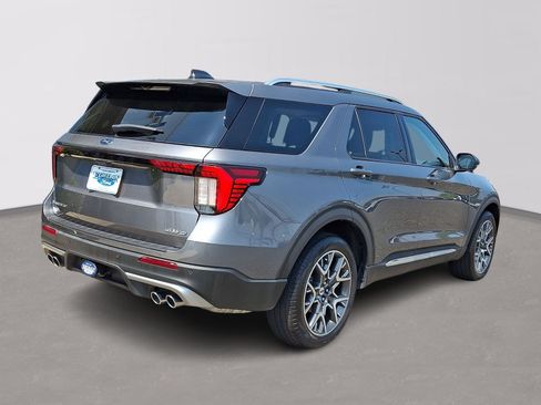 Used 2025 Ford Explorer Platinum w/ Ultimate Package AWD/4WD image 6