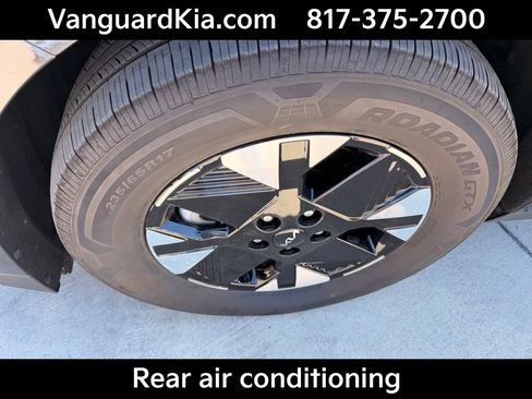 Certified 2026 Kia Carnival LXS FWD image 8