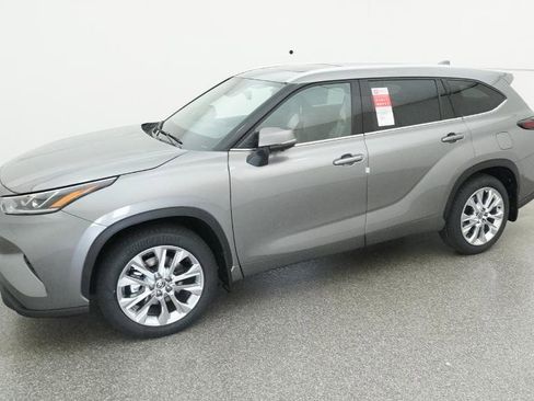 New 2026 Toyota Highlander Limited image 5