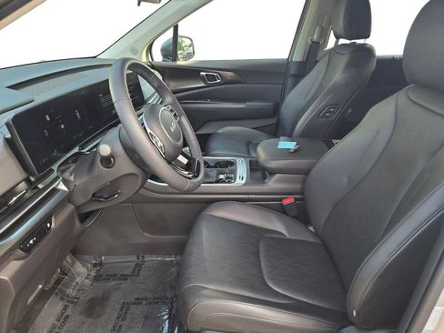 Used 2025 Kia Carnival SX w/ SX Dark Edition Package FWD image 17