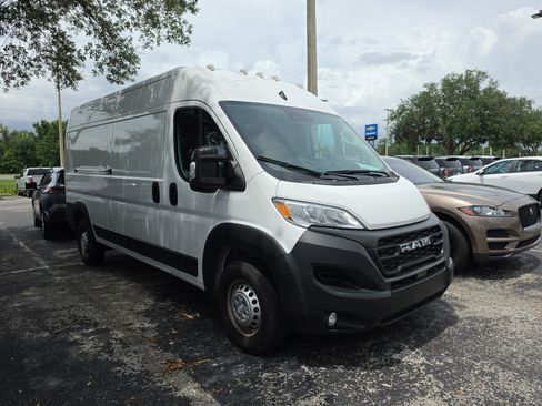 Used 2025 RAM ProMaster 2500 w/ Convenience Group FWD image 2