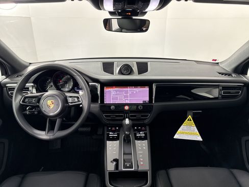 Certified 2025 Porsche Macan image 17