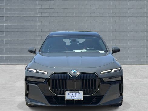 Used 2026 BMW 750e xDrive AWD/4WD image 2