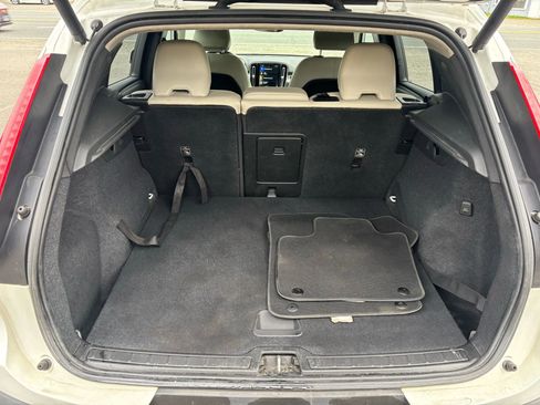 Used 2019 Volvo XC40 T5 Momentum image 14