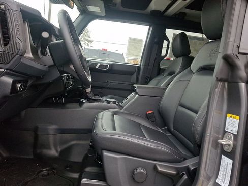 New 2025 Ford Bronco Badlands image 6