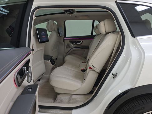 Used 2023 Mercedes-Benz EQS 580 4MATIC SUV w/ Pinnacle Trim Package image 13