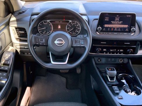 Used 2024 Nissan Rogue SV image 6