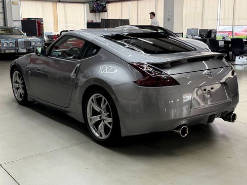 Used 2009 Nissan 370Z Touring w/ Sport Pkg RWD image 4