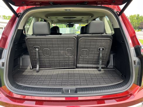 Used 2024 Kia Telluride EX w/ EX Captain's Chair Package AWD/4WD image 9