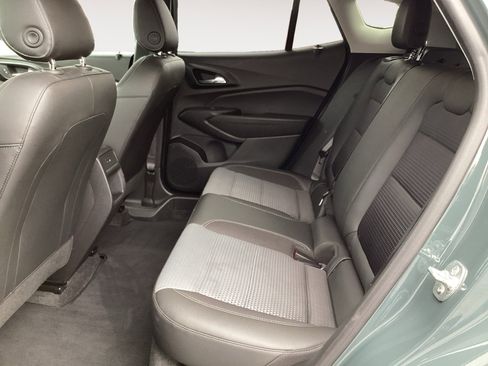 Used 2025 Chevrolet Trax LT FWD image 26