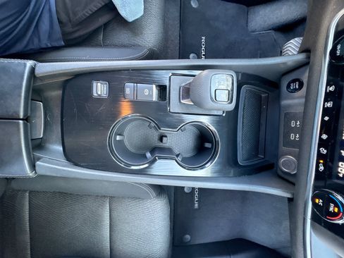 Used 2024 Nissan Rogue SV FWD image 19