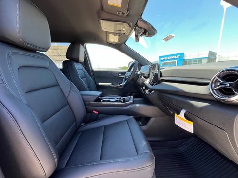 New 2026 Chevrolet Equinox LT w/ Convenience Package II FWD image 19