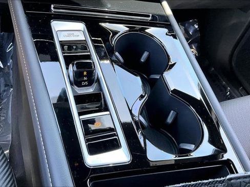 Certified 2025 Volkswagen Atlas Cross Sport SE FWD image 29