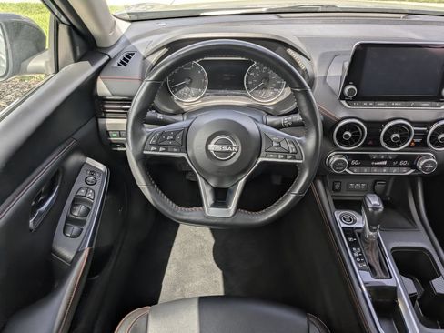 Used 2025 Nissan Sentra SR w/ SR Premium Package FWD image 18