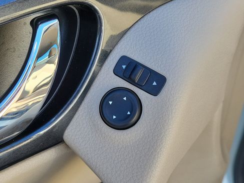 Used 2018 Nissan Rogue SV FWD image 18