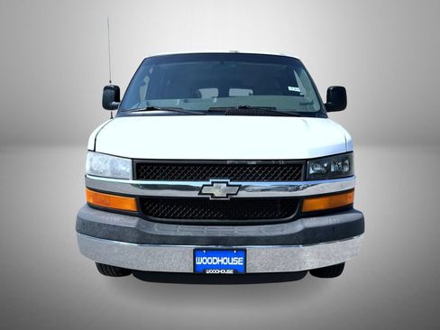 Used 2006 Chevrolet Express 3500 Passenger w/ LT Preferred Equipment Group RWD image 2