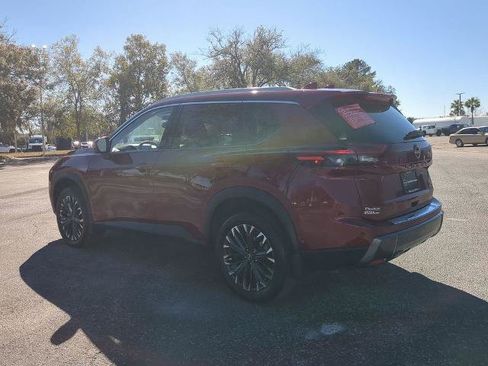 Certified 2025 Nissan Rogue SL w/ Tech Package FWD image 6