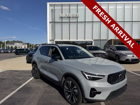 Used 2024 Volvo XC40 B5 Ultimate w/ Protection Package Premier AWD/4WD image 1
