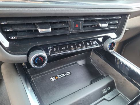 Used 2025 Chevrolet Tahoe LT AWD/4WD image 19