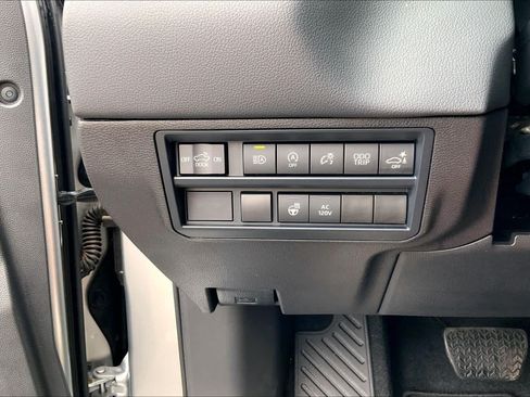 Used 2024 Toyota Tundra Limited AWD/4WD image 36