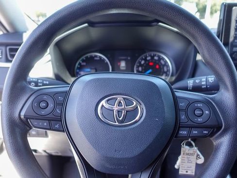 Certified 2021 Toyota RAV4 LE AWD/4WD image 13
